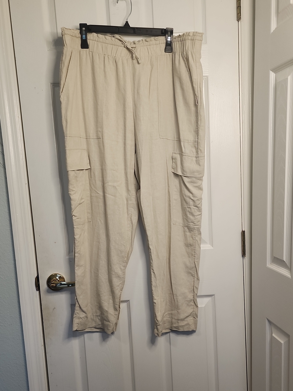 Time and Tru Cream Cargo Jogger Pants